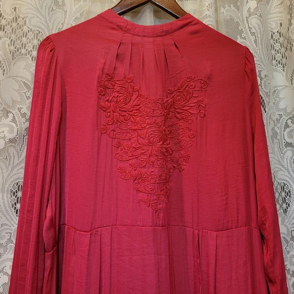 Free People L Vintage Pink Satin Embroidered Long Sleeve Tunic Top w/ Front Slit - Picture 2 of 8